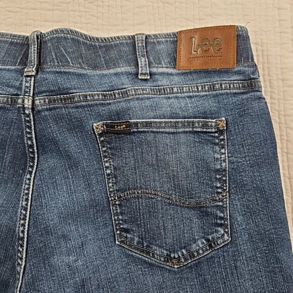 Lee Jeans Men's 42x30 Extreme Motion Tapered Leg Medium Wash Straight Fit EUC - Picture 14 of 16